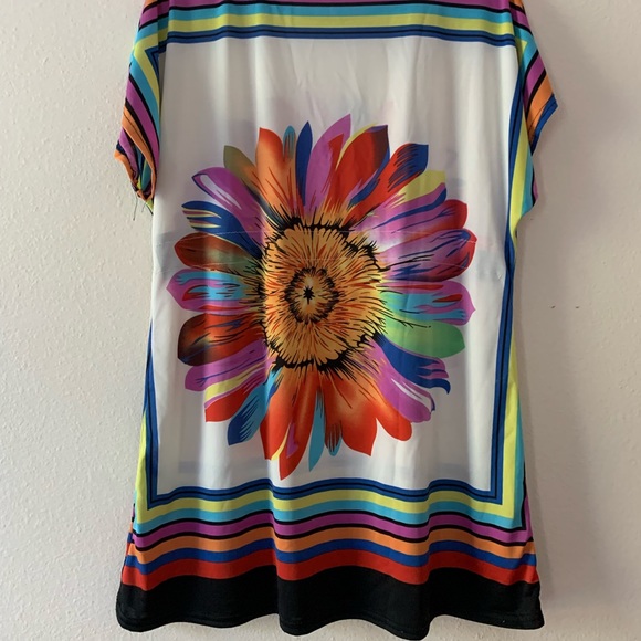 Beautiful flowy coverup - Picture 2 of 2